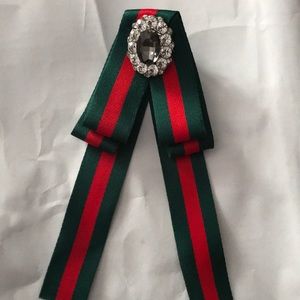 ⭐️ SALE⭐️ Red & Green Bow Brooch